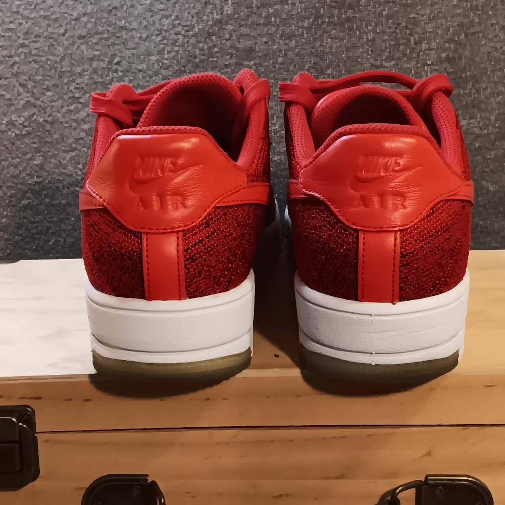 Nike Men's Air Force 1 Low Flyknit Sneakers, Size 7 - Picture 6 of 9